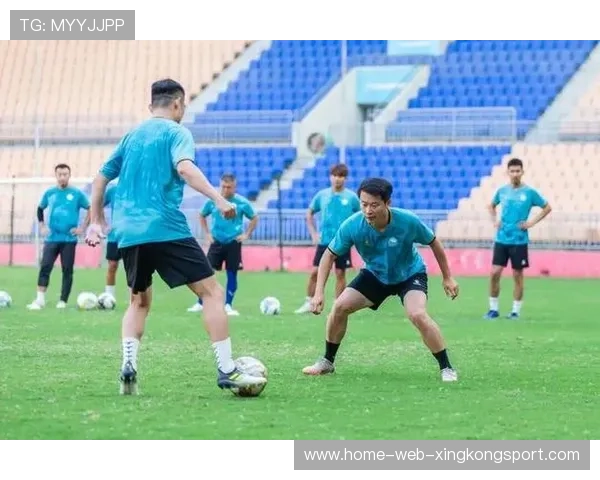 里昂盛大开启国际足球研讨会,全球教练共同探讨足球未来 里昂盛大开启国际足球研讨会,全球教练共同探讨足球未来