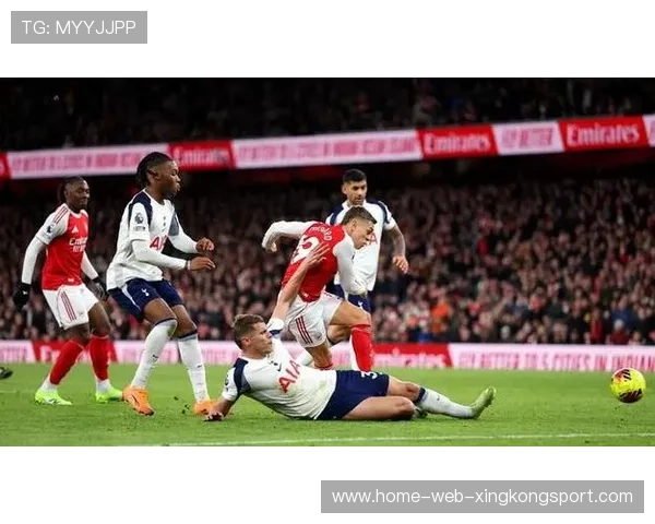 阿森纳利用肋部配合形成优势,若日尼奥稳稳控球